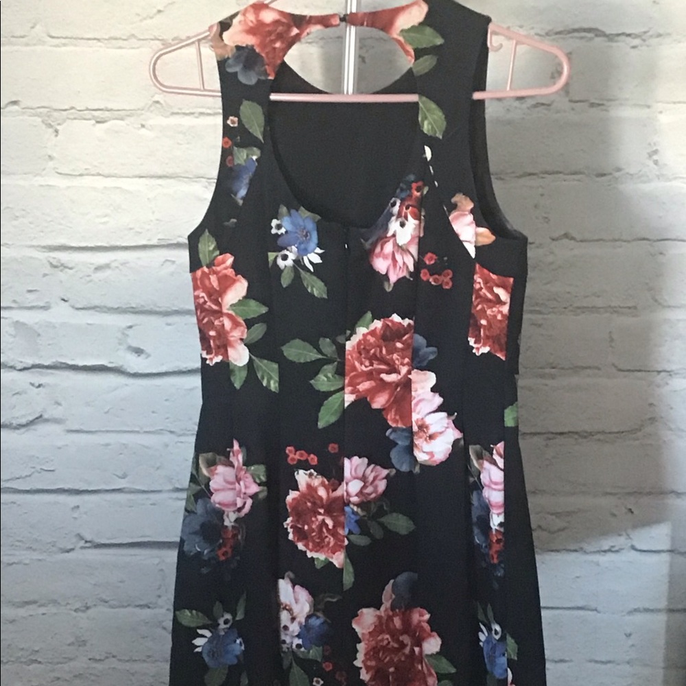 Dress - Picture 3 of 3